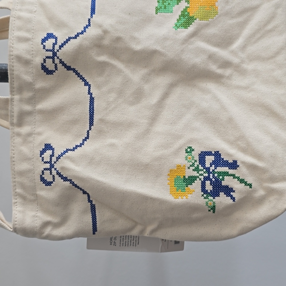 NWT BAGGU Cross Stitch Horizontal Duck Bag - Picture 4 of 12